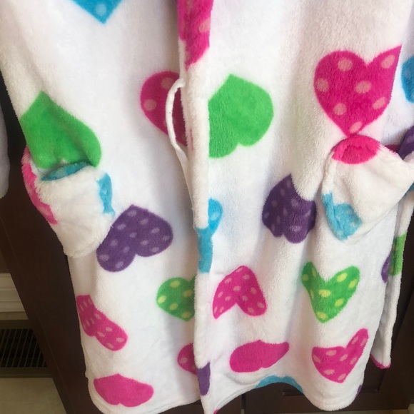 3/$20 - Girls hooded bathrobe - Picture 5 of 5